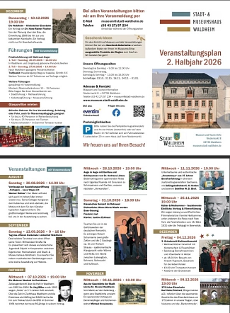 Der Flyer informiert über das Veranstaltungsprogramm des Stadt- und Museumshauses Waldheim für das zweite Halbjahr 2026. Das Layout ist dreispaltig gestaltet und verwendet die Farben Blaugrün und Ocker als Gestaltungselemente. Mehrere Fotos zeigen historische Gebäude, Ausstellungen sowie Referentinnen und Referenten der Veranstaltungen.
Oben rechts steht groß der Titel: „Veranstaltungsplan 2. Halbjahr 2026“. Daneben ist ein Foto des Stadt- und Museumshauses Waldheim abgebildet. Das Logo der Stadt Waldheim befindet sich am unteren Rand.
Im oberen Bereich des Flyers stehen organisatorische Informationen:
•	Anmeldung zu Veranstaltungen per E-Mail, Telefon oder persönlich. 
•	Hinweise zum Erwerb von Eintrittskarten und regionalen Produkten. 
•	Öffnungszeiten des Museums: 
o	Dienstag bis Sonntag: 9 bis 12 Uhr 
o	Dienstag bis Sonntag: 13 bis 16 Uhr 
•	Kontaktdaten des Museums und Informationen zu Parkmöglichkeiten. 
•	Donnerstag, 10. Dezember 2026, 19 Uhr 
•	Bildvortrag „Die Waldheim – Kriebsteiner Eisenbahn“ 
•	Referent: Hans-Rainer FischerDarunter werden Termine für Friedhofsführungen genannt:
20.09.2026 und 27.09.2026 jeweils mit Voranmeldung. 
Außerdem wird die Möglichkeit erwähnt, den historischen Glaspavillon für private Veranstaltungen zu mieten.
Veranstaltungsübersicht
Die Veranstaltungen sind nach Monaten gegliedert:
August
•	30. August 2026, 14 Uhr 
•	Vernissage zur Ausstellung „Collagen – neue Wege mit Werner Rollow“. 
September
•	13. September 2026, 9 bis 16 Uhr 
•	Tag des offenen Denkmals im Lindenhof Waldheim Waldheim. 
Oktober
•	7. Oktober 2026, 19 Uhr 
•	Zeitzeugenbericht von Dr. Jörg Bike über die Zeit in der JVA in Waldheim. 
•	28. Oktober 2026, 19 Uhr 
•	Vortrag über Schimpansen von Dr. Andreas Liebau. 
•	31.10.2026,18 Uhr
•	Klassisches Konzert im Ratssaal
November
•	4. November 2026, 19 Uhr 
•	Vortrag zur Geschichte der Stadtkirche St. Nicolai Waldheim von Michael Kreskowsky 
•	11. November 2026, 19 Uhr 
•	Knaststorys -Vom Gefängnisdirektor und seinem Gehilfen
•	25. November 2026, 19 Uhr 
•	Kübler und Niethammer Filmvorführung
Dezember
•	4. Dezember 2026 
•	Weihnachtsmarkt mit Händlerständen, Vorführungen, historischer Handwerkskunst, Musik 
•	09. Dezember 2026, 19Uhr 
•	175 Jahre Eisenbahn
Der Flyer endet mit dem Willkommensgruß: „Wir freuen uns auf Ihren Besuch!“
________________________________________&nbsp;&copy;&nbsp;Stadt- und Museumshaus Waldheim